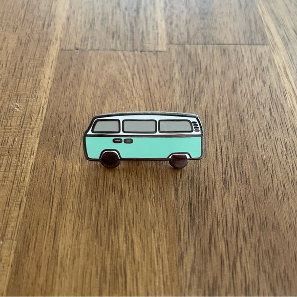 Jewelry - Mint Vintage Bus Enamel Pin
